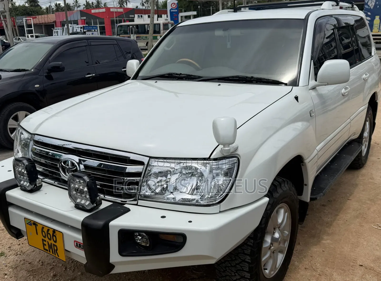 Toyota Land Cruiser 2005 White