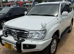 Toyota Land Cruiser 2005 White
