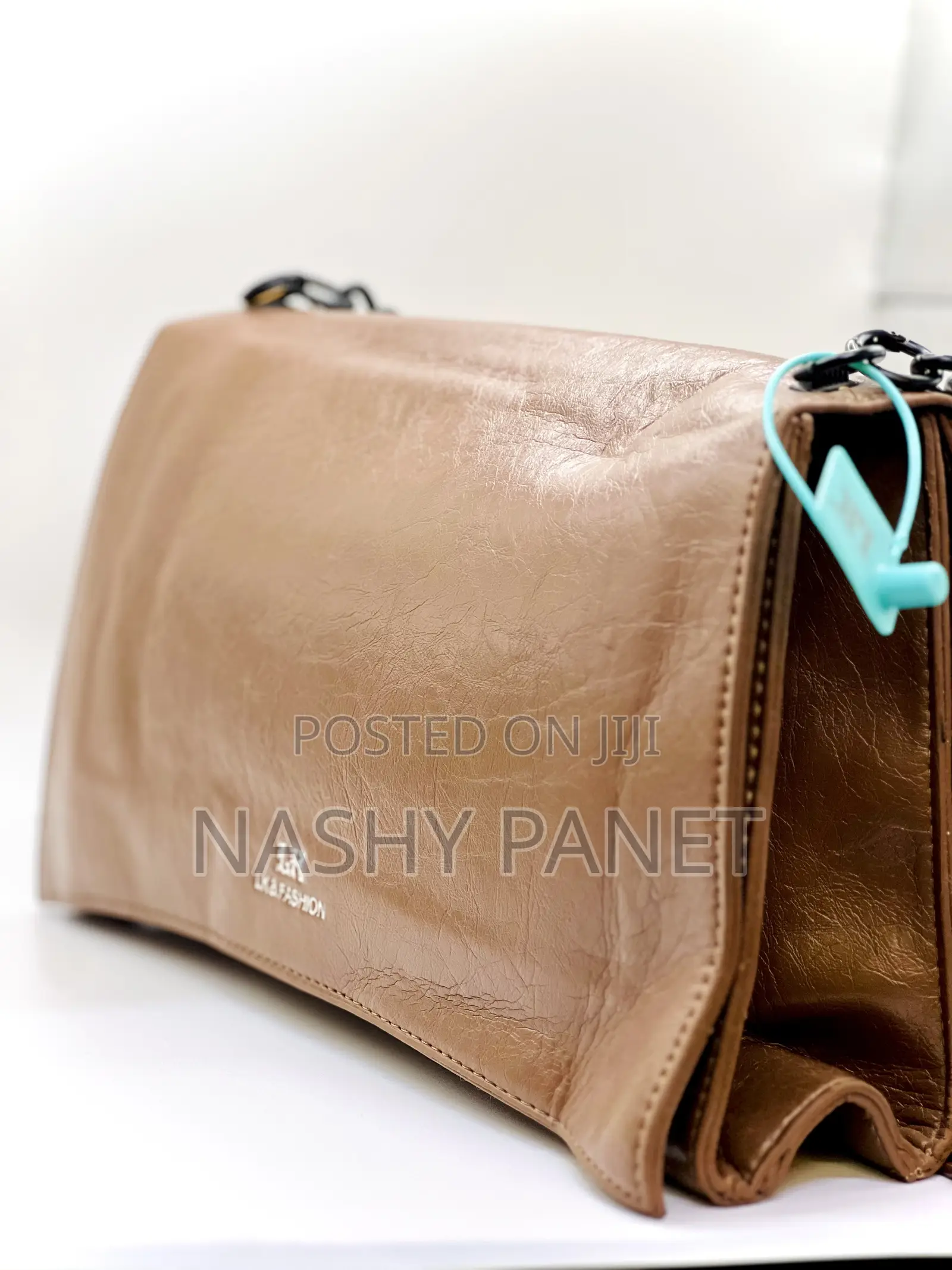 B Lk Fashion Handbag