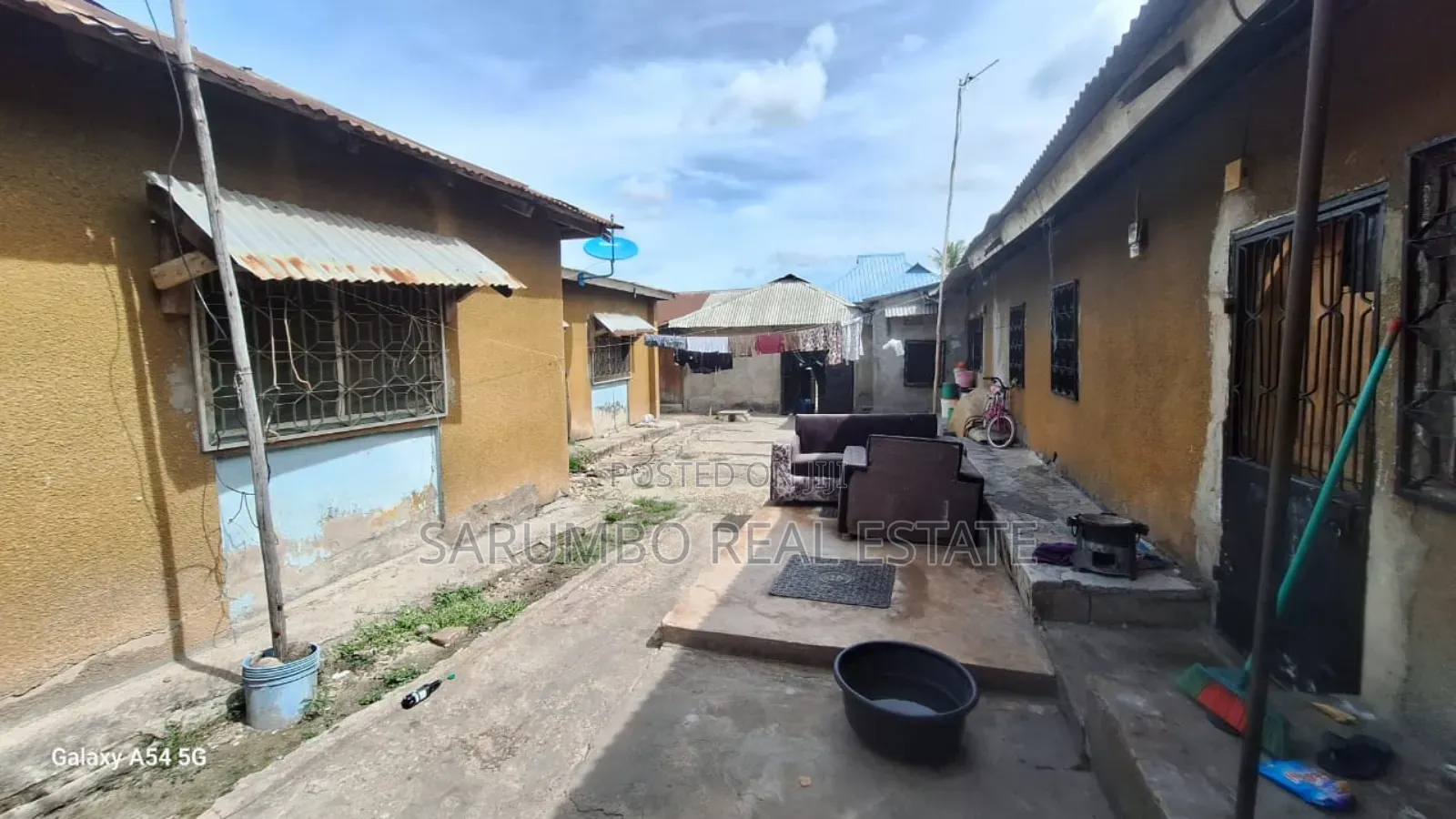 Kiwanja Chenye Nyumba Ya Kuvunja Kinauzwa Magomeni Kagera