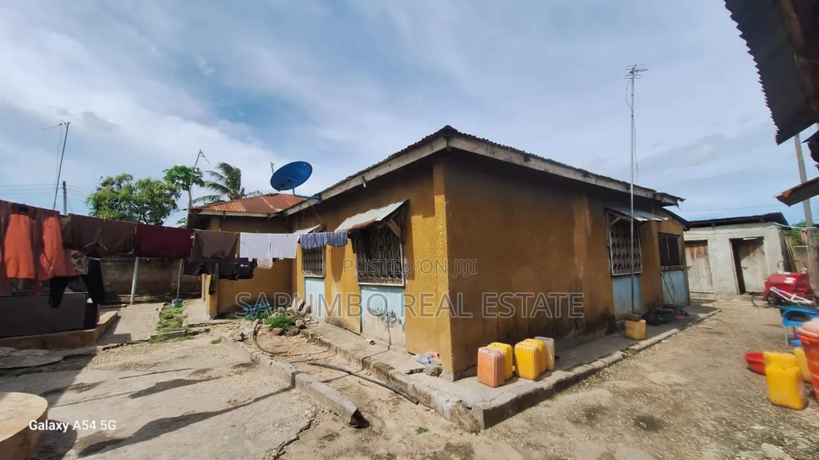 Kiwanja Chenye Nyumba Ya Kuvunja Kinauzwa Magomeni Kagera