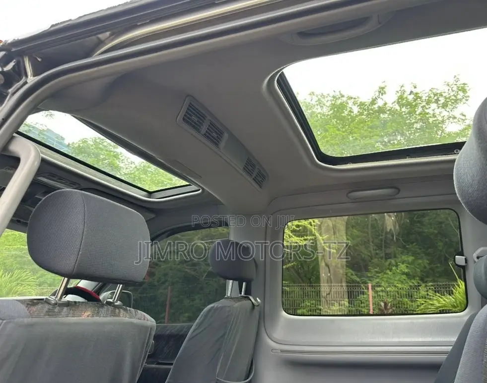 Toyota Noah 2002 Silver