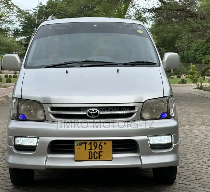 Toyota Noah 2002 Silver