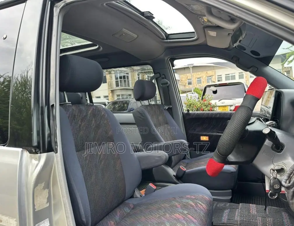 Toyota Noah 2002 Silver