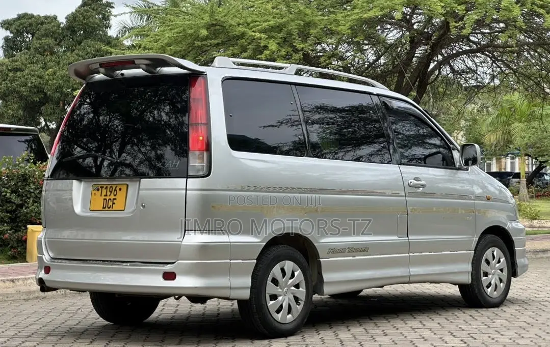 Toyota Noah 2002 Silver