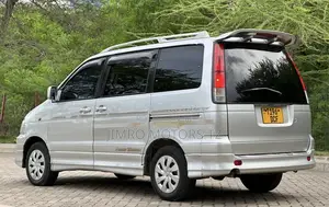 Toyota Noah 2002 Silver