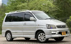Toyota Noah 2002 Silver