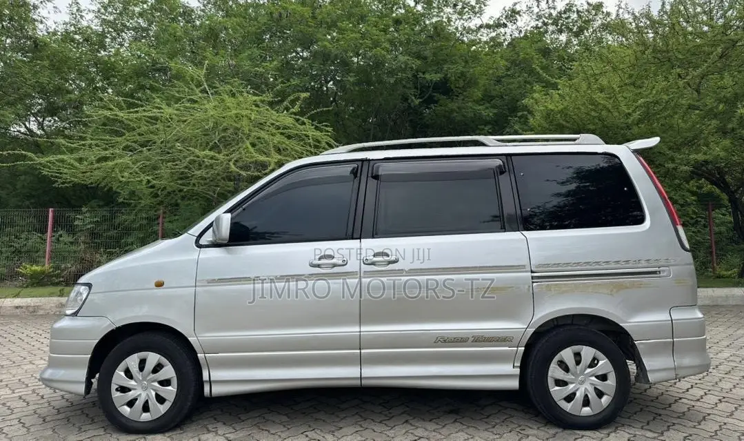 Toyota Noah 2002 Silver