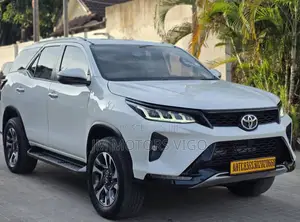 Toyota Fortuner 2023 White