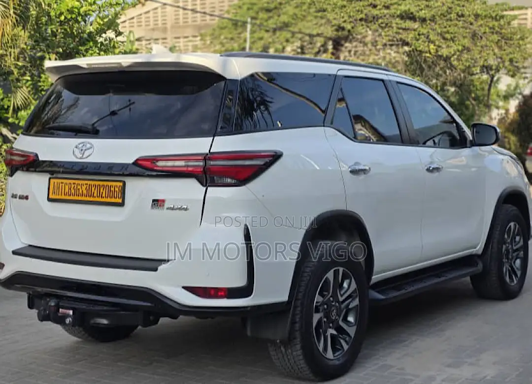 Toyota Fortuner 2023 White