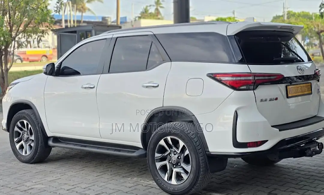 Toyota Fortuner 2023 White