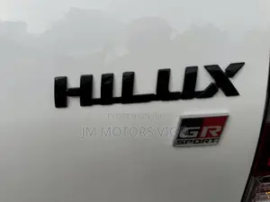 Toyota Hilux 2025 White