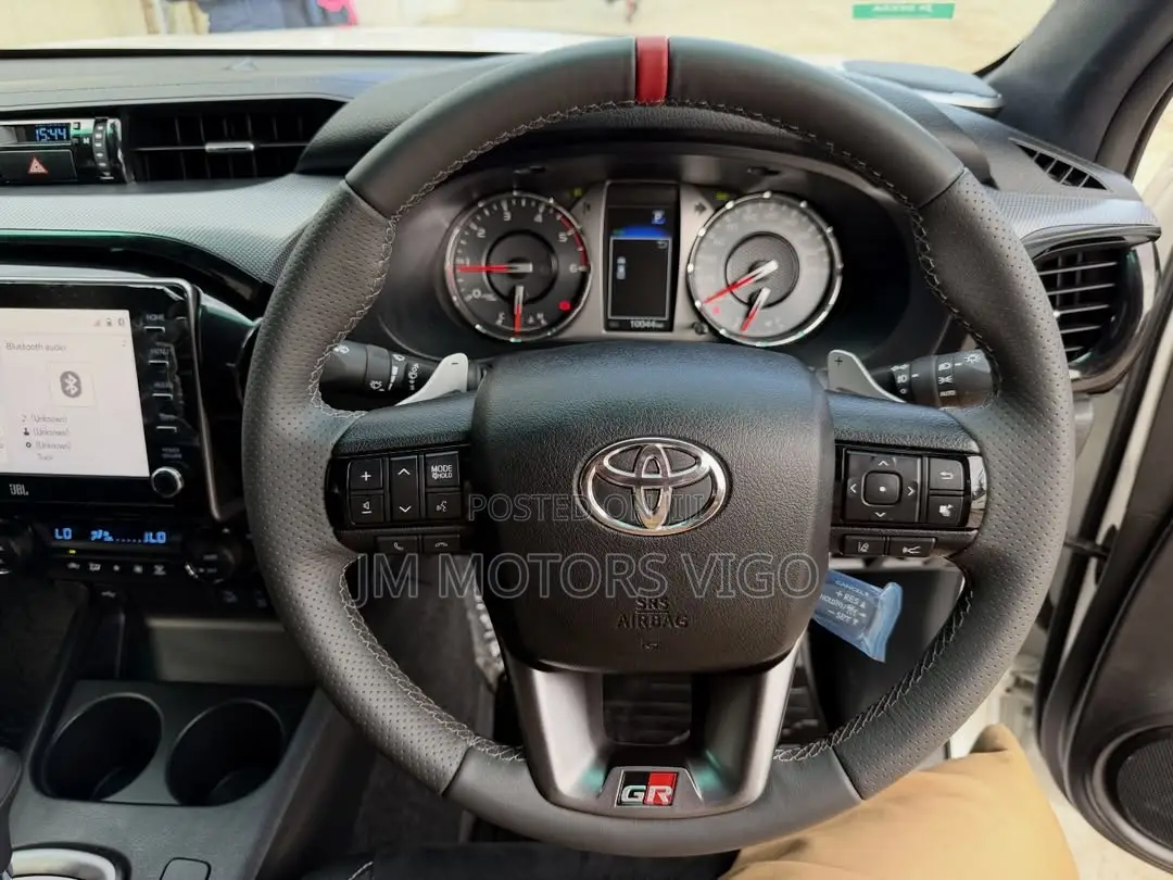 Toyota Hilux 2025 White