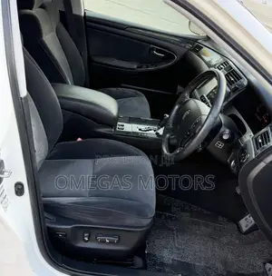 Toyota Crown 2006 White