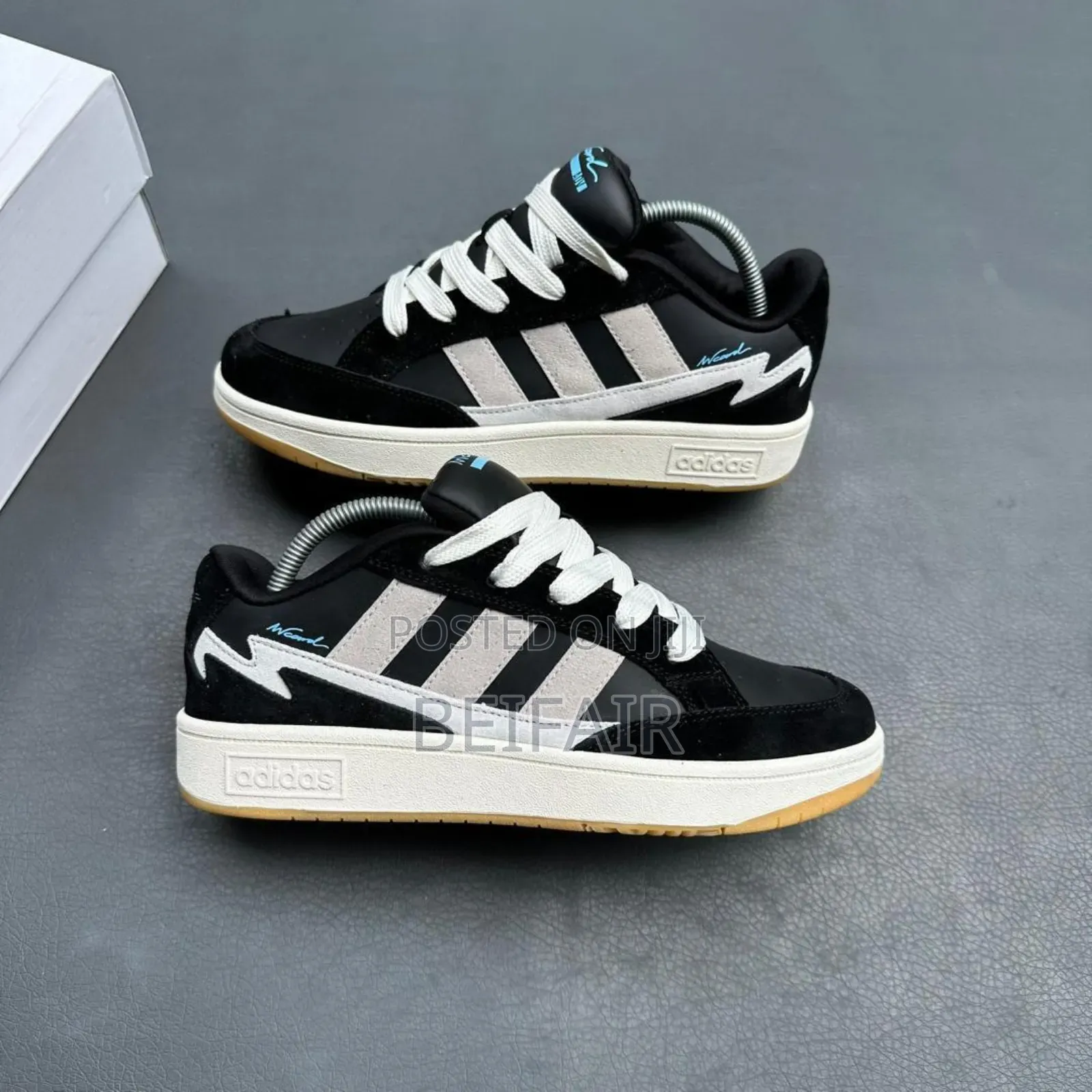 Adidas Safi