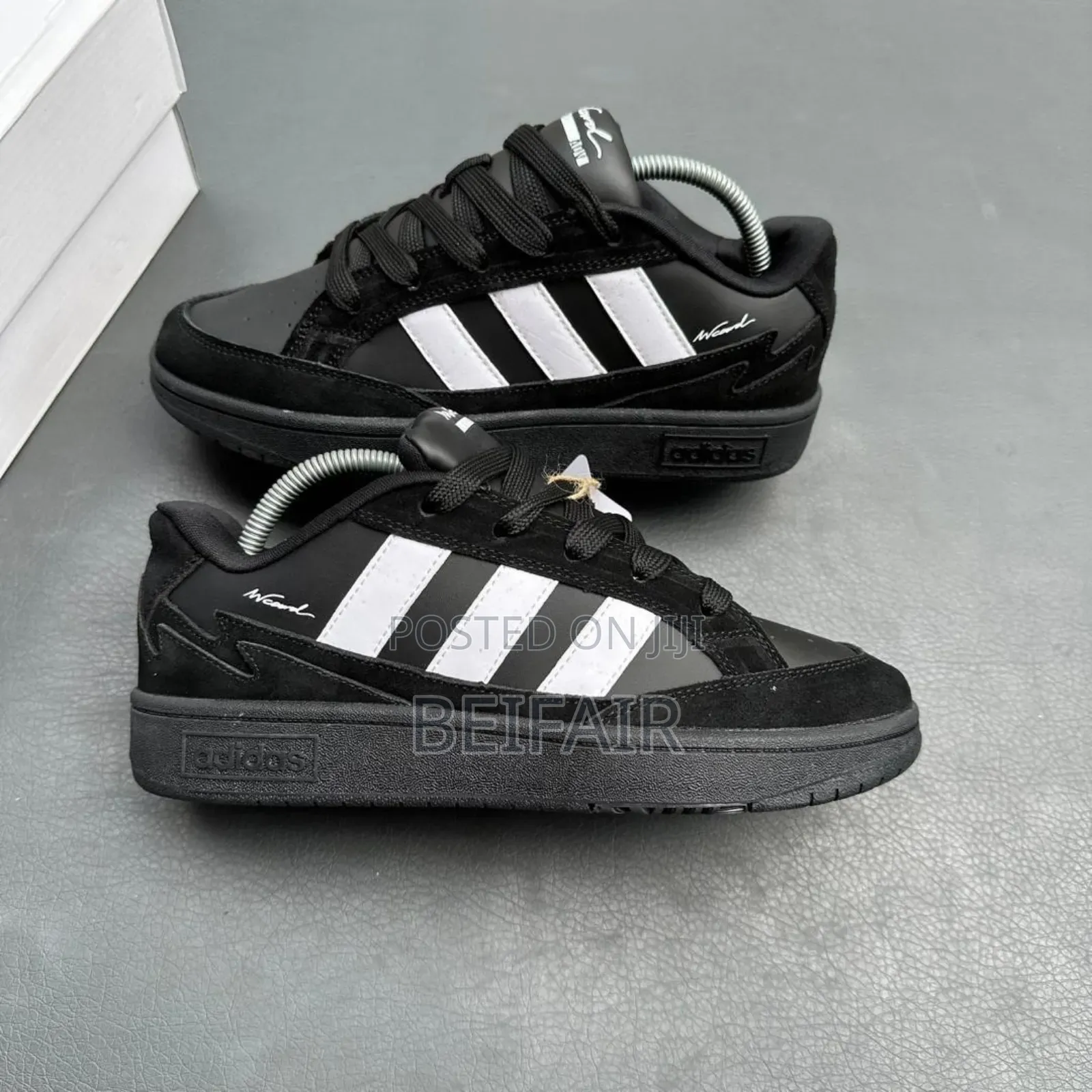 Adidas Safi