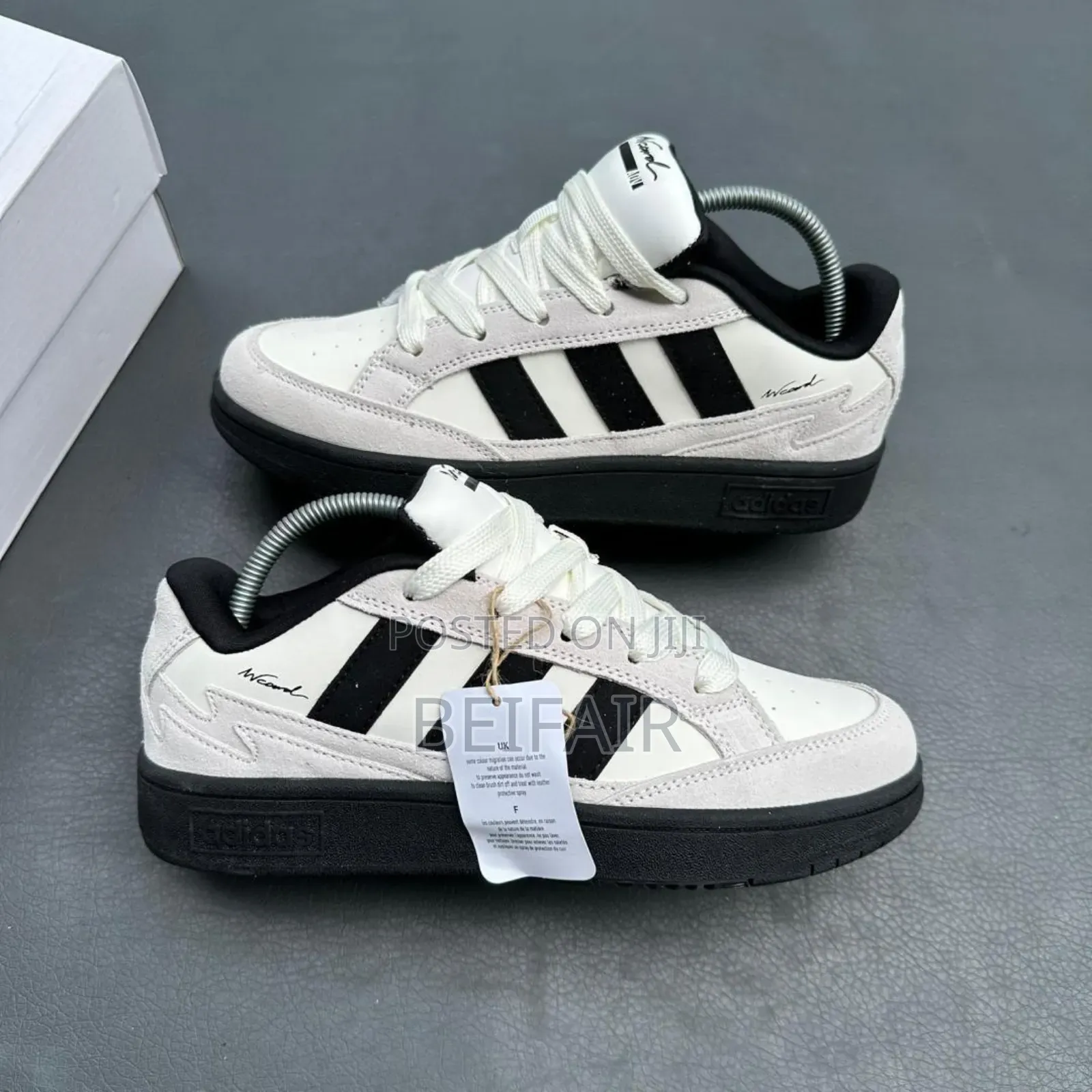 Adidas Safi
