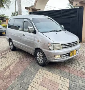Toyota Noah 2001 Silver