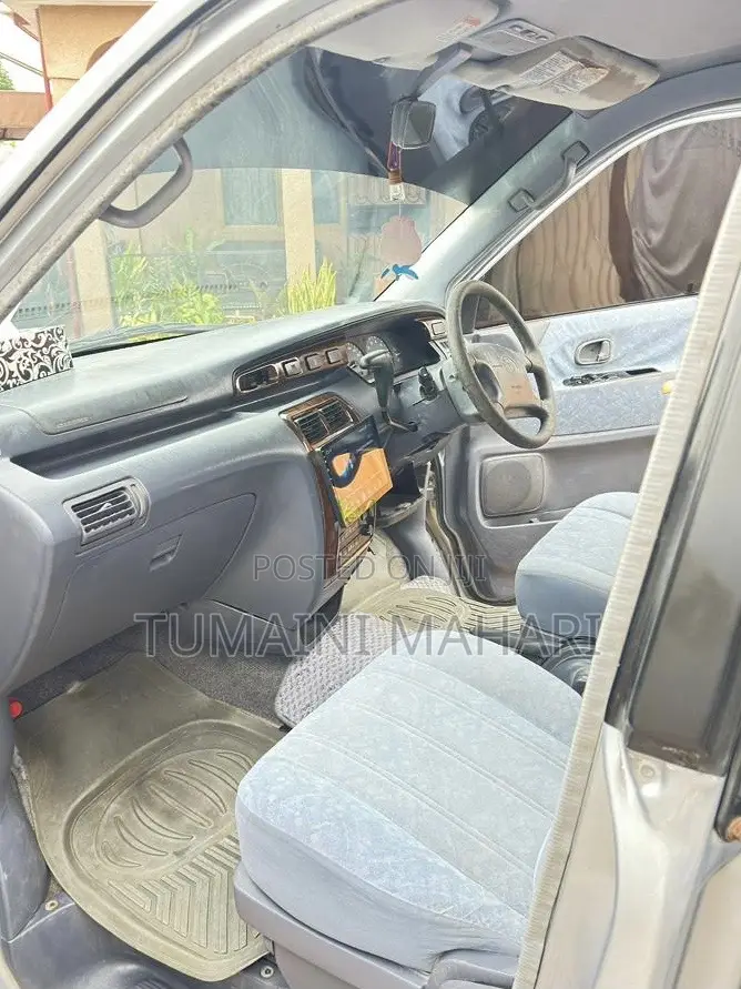 Toyota Noah 2001 Silver