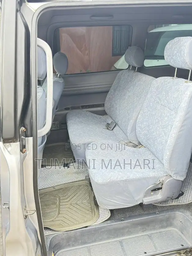 Toyota Noah 2001 Silver