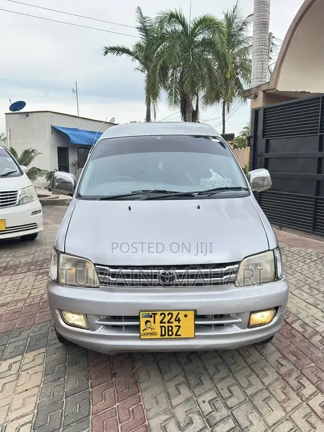 Toyota Noah 2001 Silver