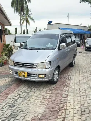 Toyota Noah 2001 Silver