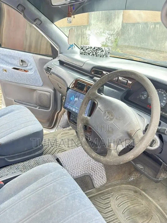 Toyota Noah 2001 Silver