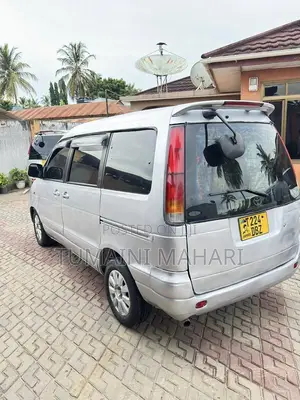 Toyota Noah 2001 Silver