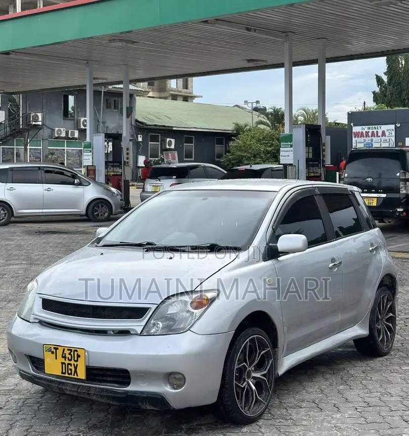 Toyota IST 2004 Silver