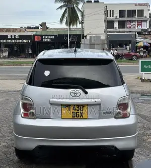 Toyota IST 2004 Silver