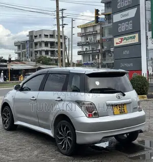 Toyota IST 2004 Silver
