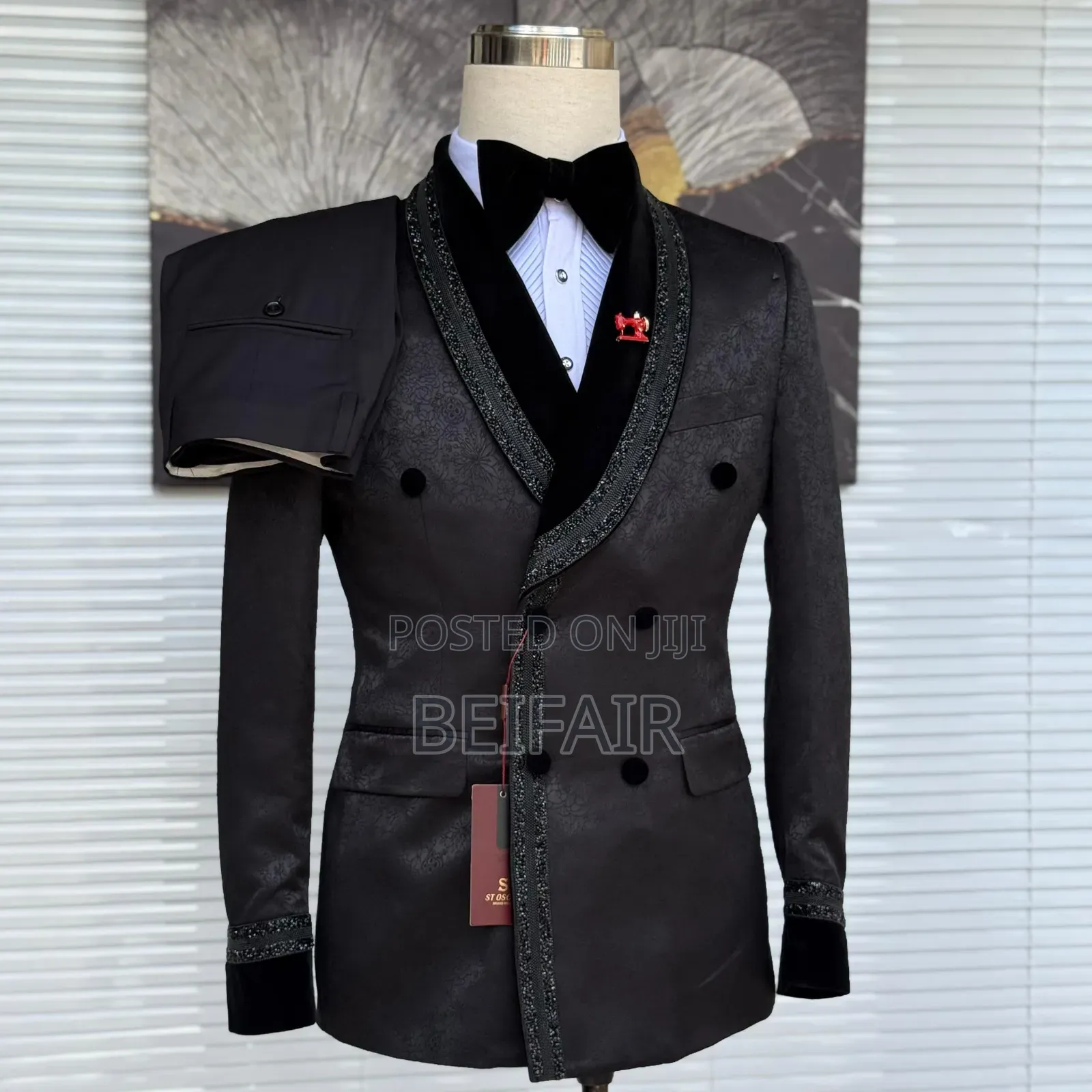 Stylish Taxedo Collar