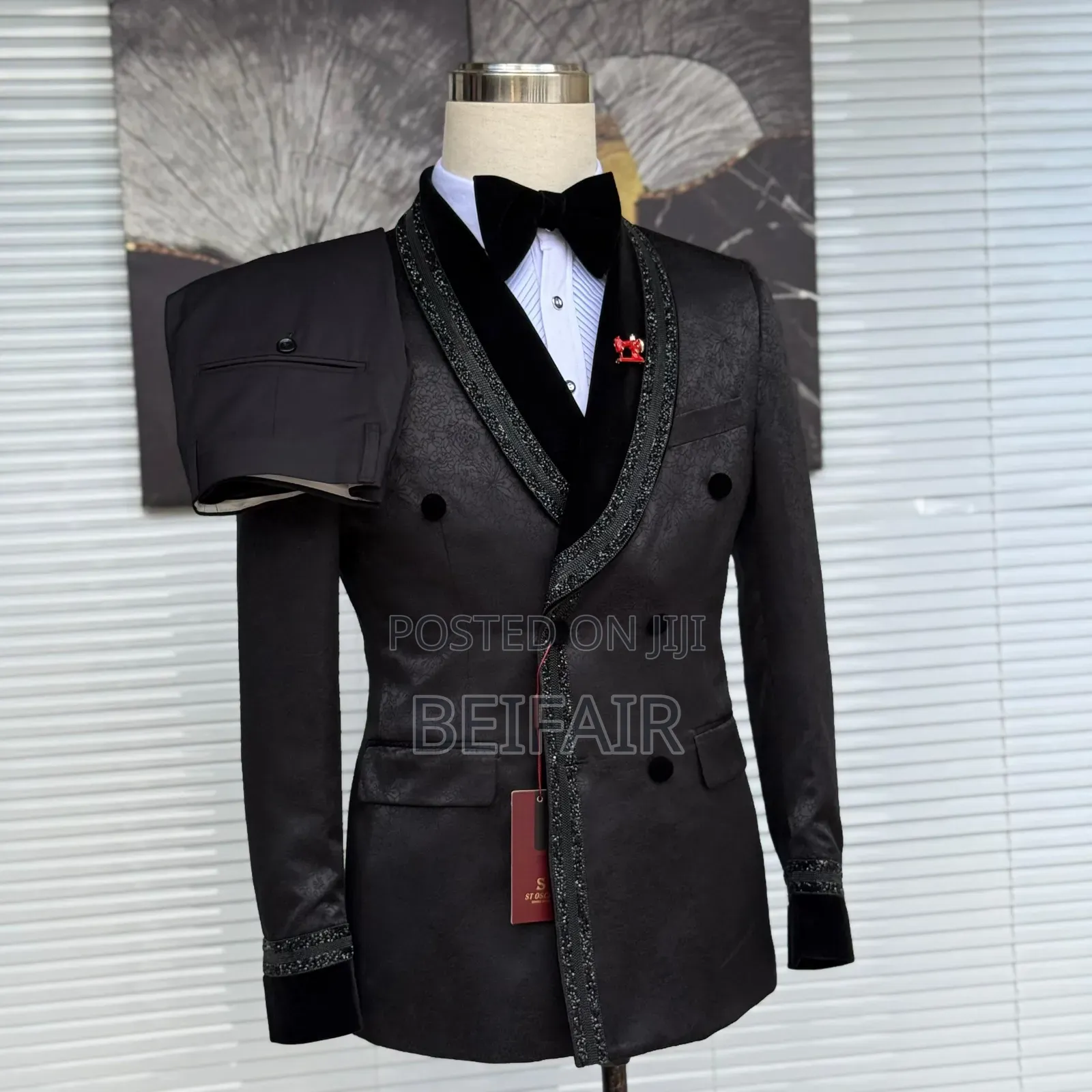 Stylish Taxedo Collar