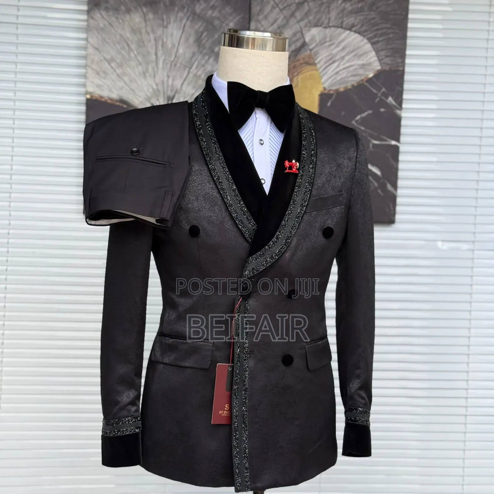 Stylish Taxedo Collar