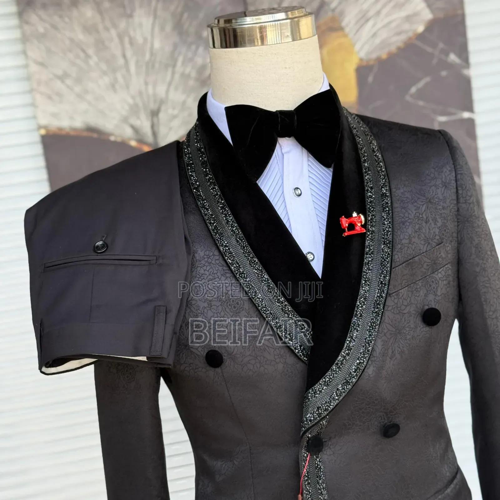 Stylish Taxedo Collar