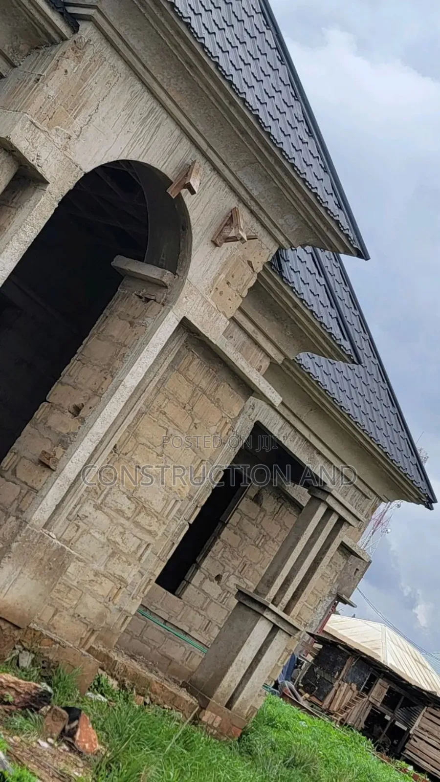 Mafundi Waliobobea Kujenga Nyumba Nzuri