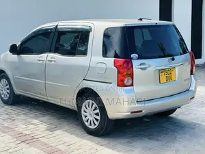 Toyota Raum 2005 Silver