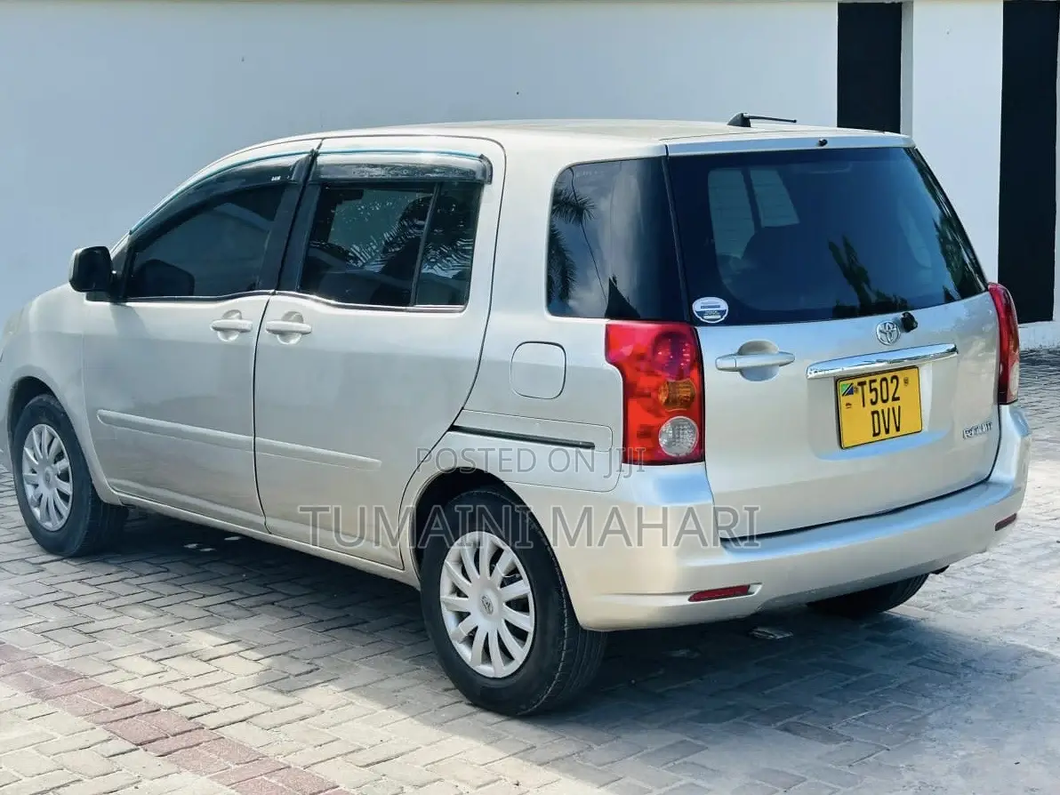 Toyota Raum 2005 Silver