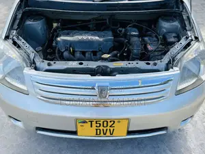 Toyota Raum 2005 Silver