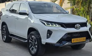Toyota Fortuner 2023 White