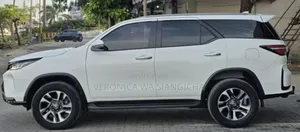 Toyota Fortuner 2023 White