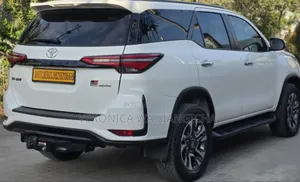 Toyota Fortuner 2023 White