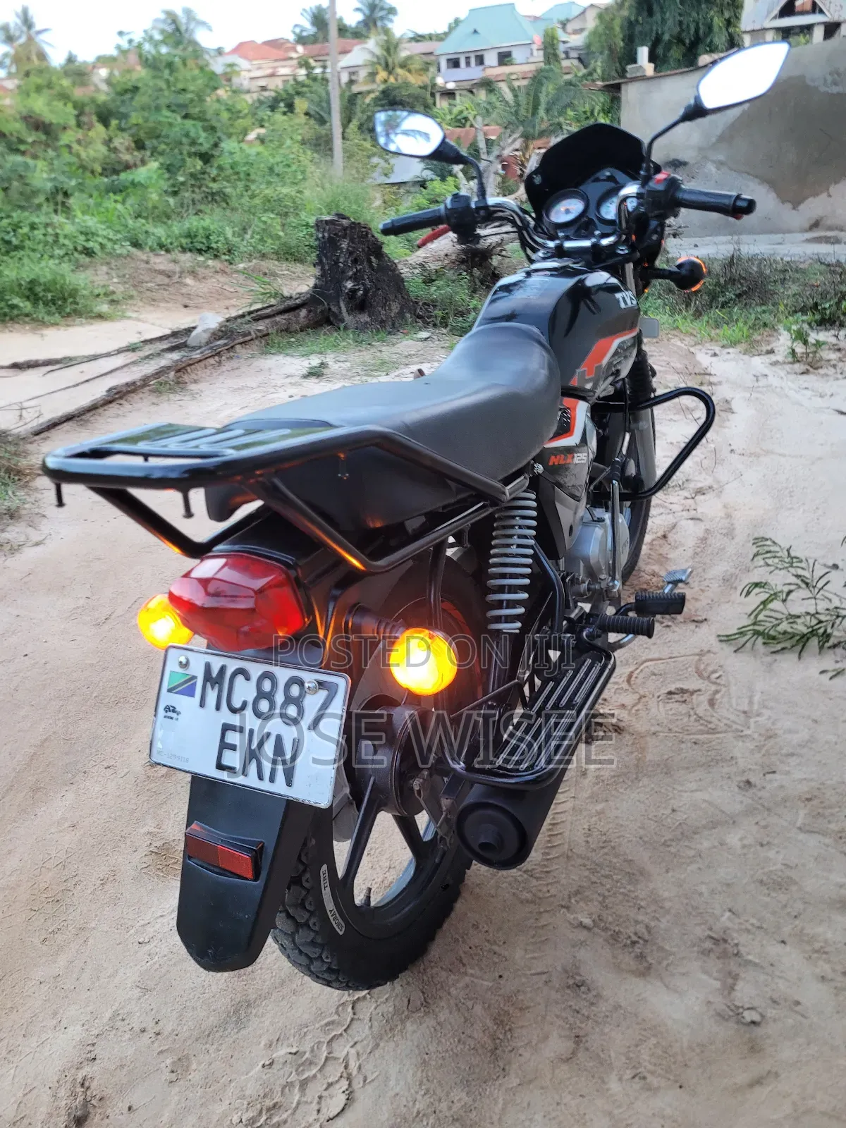 TVS HLX 125 2026 Black