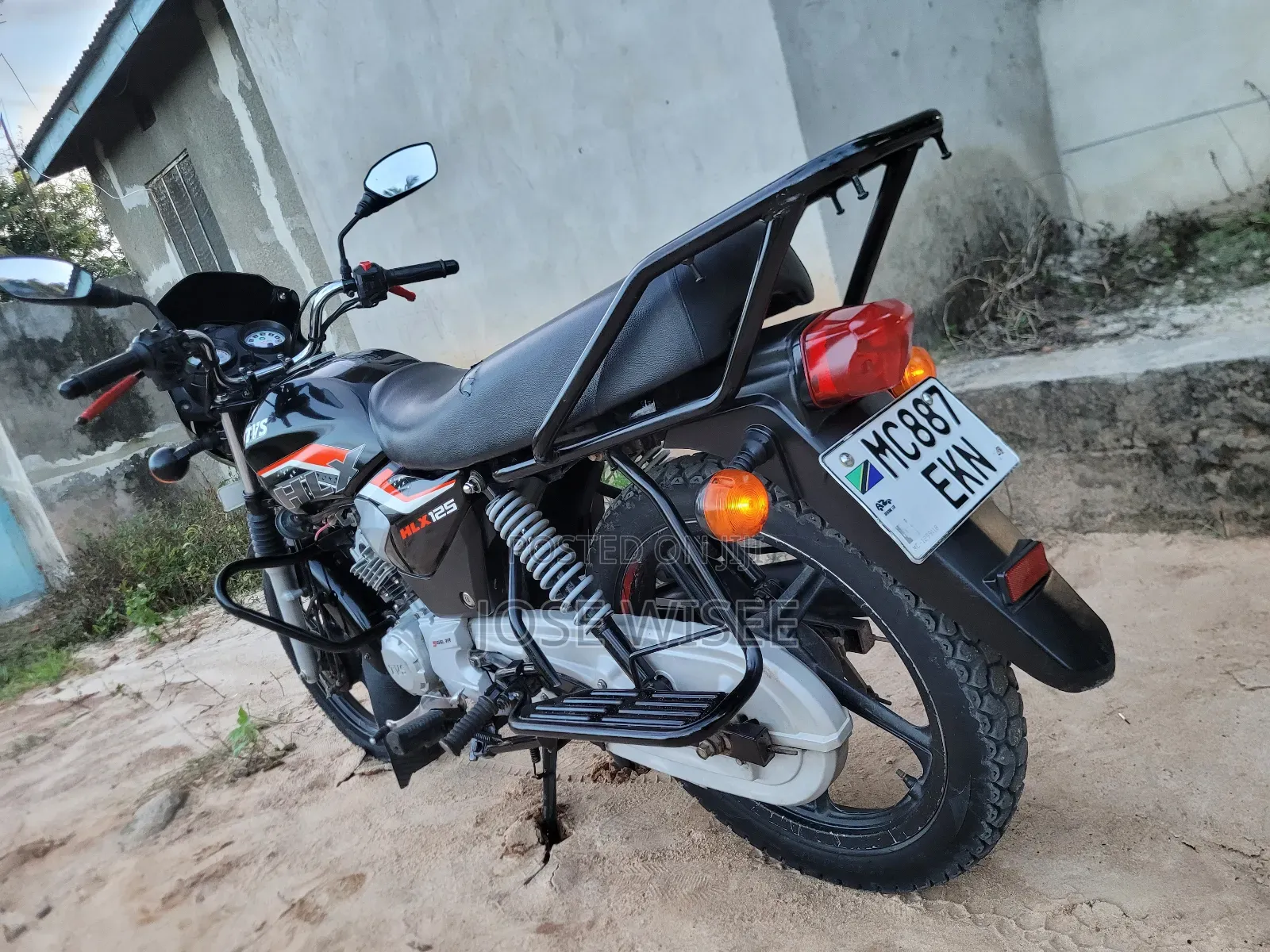 TVS HLX 125 2026 Black