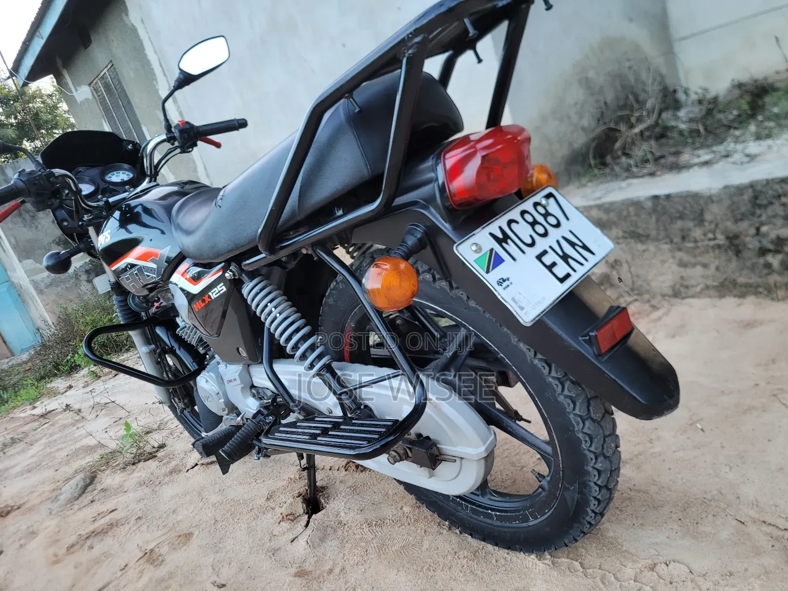 TVS HLX 125 2026 Black