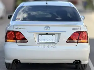 Toyota Crown 2006 White