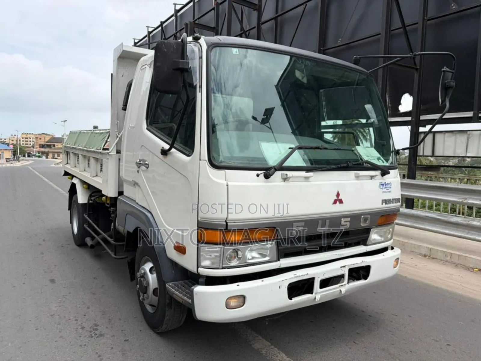 Mitsubishi Fuso 2000 White