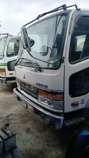 Mitsubishi Fuso 2000 White