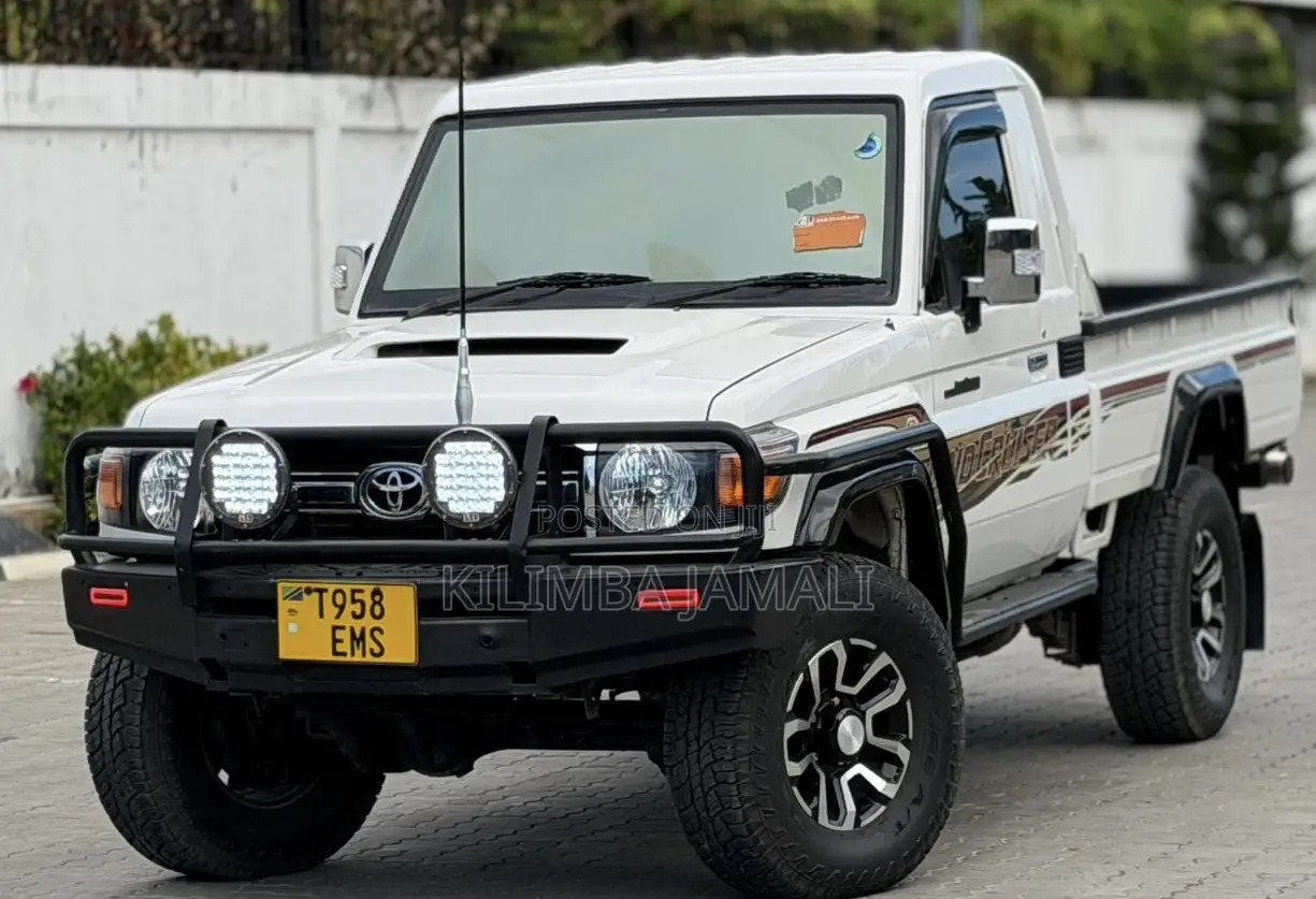 Toyota Land Cruiser 2012 White