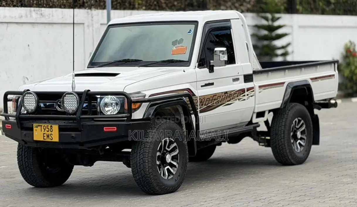 Toyota Land Cruiser 2012 White